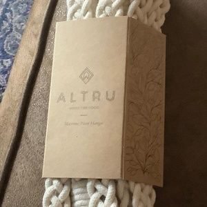 ALTRU MACRAMÉ PLANT HANGER